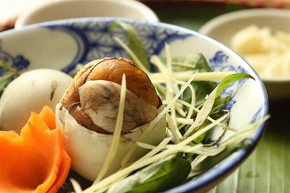 Theo BS CKI Đông Y Bùi Văn Phao, trứng vịt lộn được coi là món ăn bài thuốc giúp tăng sinh lực, tăng khả năng sinh lý